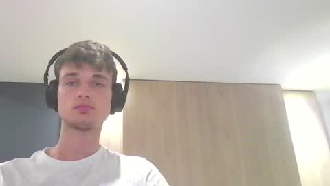 Snapshot of london_tomy chatting on 13, 9, 2025 london_tomy online show from 13, 9, 2025