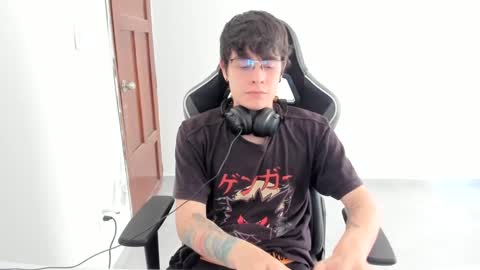 Snapshot of lonelyhotboy0 chatting on 22, 9, 2025 Kevin online show from 22, 9, 2025