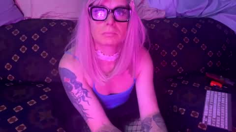 longbeachcd69 online show from 11, 2, 2025