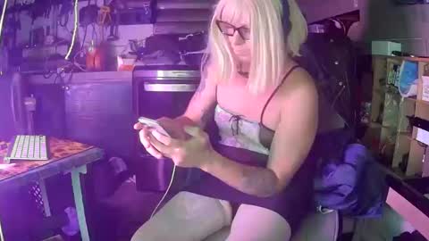 longbeachcd69 online show from 15, 10, 2025