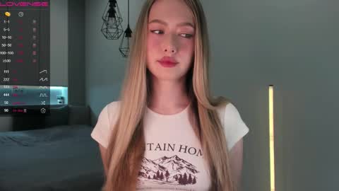 Snapshot of longoriaeva chatting on 19, 12, 2025 Eva online show from 19, 12, 2025