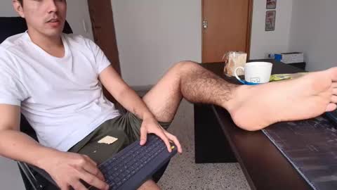 Snapshot of looki_16 chatting on 12, 10, 2025 looki 16 online show from 12, 10, 2025