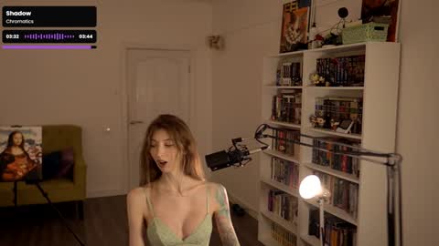 Snapshot of loony_moony chatting on 4, 10, 2025 loony_moony online show from 4, 10, 2025