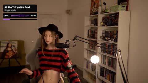 Snapshot of loony_moony chatting on 2, 11, 2025 loony_moony online show from 2, 11, 2025