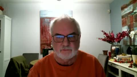 Snapshot of loop102 chatting on 5, 1, 2025 loop102 online show from 5, 1, 2025