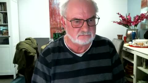 Snapshot of loop102 chatting on 22, 1, 2025 loop102 online show from 22, 1, 2025