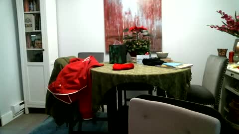 Snapshot of loop102 chatting on 28, 1, 2025 loop102 online show from 28, 1, 2025