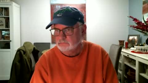 Snapshot of loop102 chatting on 8, 3, 2025 loop102 online show from 8, 3, 2025