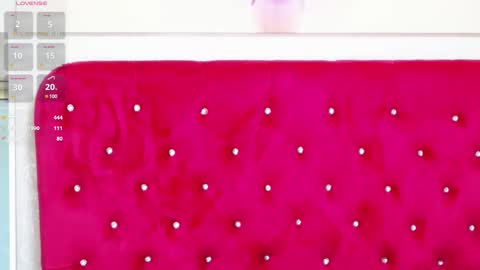 loradelniro1 online show from 6, 3, 2025