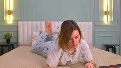 Snapshot of lorapuffs chatting on 14, 10, 2025 Lora online show from 14, 10, 2025