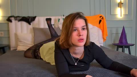 Snapshot of lorapuffs chatting on 28, 10, 2025 Lora online show from 28, 10, 2025