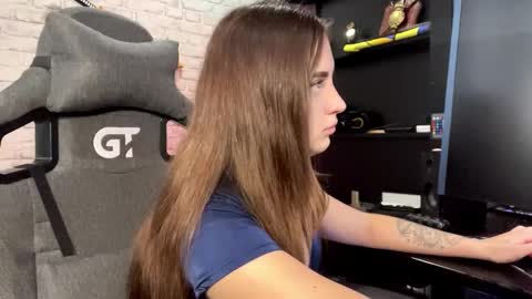 Snapshot of loreanyeatman chatting on 16, 10, 2025 Molly online show from 16, 10, 2025