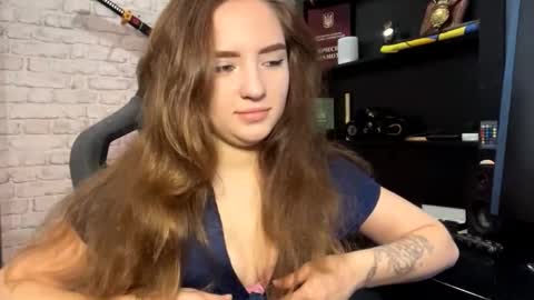 Snapshot of loreanyeatman chatting on 17, 10, 2025 Molly online show from 17, 10, 2025