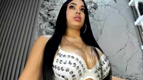 Doll Queen online show from 14, 11, 2025