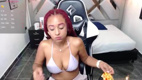 Lorena Vieira  online show from 15, 12, 2024