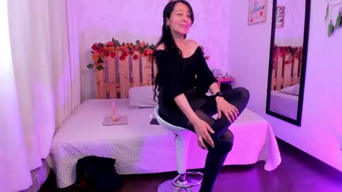 loretta_fraser online show from 9, 10, 2025