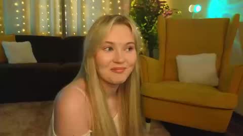 Snapshot of lorettacarnley chatting on 17, 10, 2025 Alice online show from 17, 10, 2025