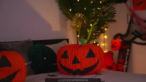 Snapshot of lorettelorenaa chatting on 24, 10, 2025 LoretteLorena online show from 24, 10, 2025