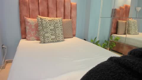 Snapshot of lou_rosse chatting on 14, 11, 2025 Lou Rosse online show from 14, 11, 2025