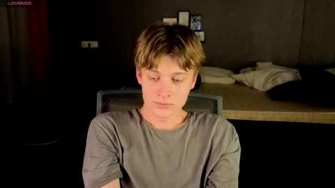 Snapshot of louie_evans chatting on 12, 10, 2025 louie_evans online show from 12, 10, 2025