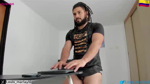 Snapshot of louis_marley_ chatting on 6, 11, 2025 louis_marley_ online show from 6, 11, 2025