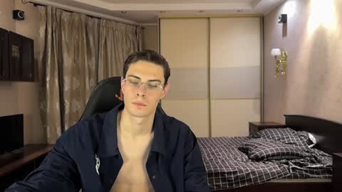 Snapshot of louis_preston chatting on 14, 1, 2025 Mark online show from 14, 1, 2025