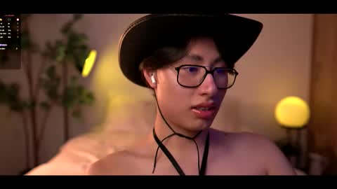 Snapshot of louis_zh chatting on 21, 10, 2025 Louis online show from 21, 10, 2025