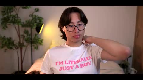 Snapshot of louis_zh chatting on 5, 11, 2025 Louis online show from 5, 11, 2025