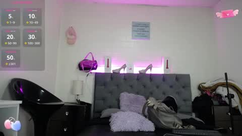 Snapshot of louise_nails chatting on 27, 2, 2025 LouIse online show from 27, 2, 2025