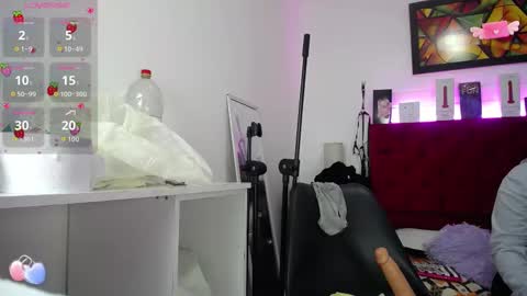 Snapshot of louise_nails chatting on 9, 9, 2025 LouIse online show from 9, 9, 2025