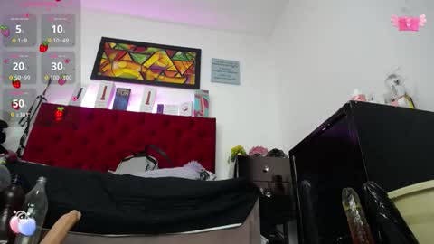 Snapshot of louise_nails chatting on 23, 9, 2025 LouIse online show from 23, 9, 2025