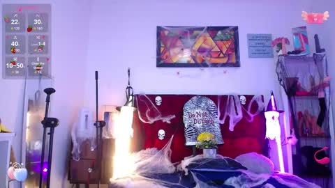 Snapshot of louise_nails chatting on 17, 10, 2025 LouIse online show from 17, 10, 2025