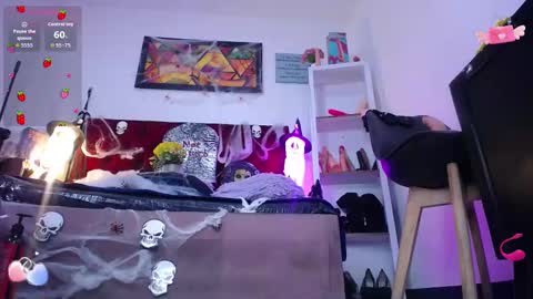 Snapshot of louise_nails chatting on 21, 10, 2025 LouIse online show from 21, 10, 2025