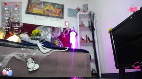 Snapshot of louise_nails chatting on 23, 10, 2025 LouIse online show from 23, 10, 2025