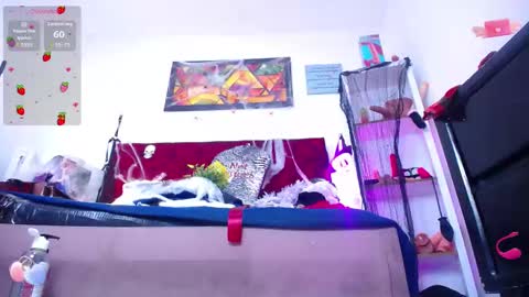 Snapshot of louise_nails chatting on 26, 10, 2025 LouIse online show from 26, 10, 2025