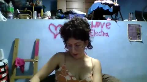 Snapshot of love_electra chatting on 12, 11, 2025 love_electra online show from 12, 11, 2025
