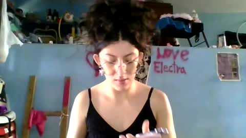 Snapshot of love_electra chatting on 13, 11, 2025 love_electra online show from 13, 11, 2025
