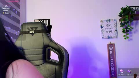 Sharol Leon online show from 24, 2, 2025