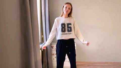 Ella online show from 4, 12, 2025