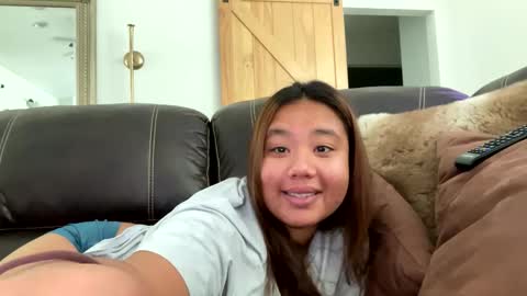 Snapshot of lovellly_ chatting on 21, 10, 2025 Love online show from 21, 10, 2025