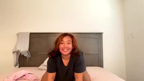 Snapshot of lovellly_ chatting on 1, 11, 2025 Love online show from 1, 11, 2025