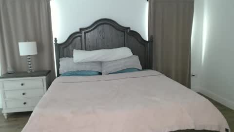 Snapshot of lovellly_ chatting on 19, 11, 2025 Love online show from 19, 11, 2025