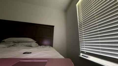 Snapshot of lovellly_ chatting on 2, 12, 2025 Love online show from 2, 12, 2025