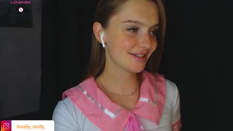 Snapshot of lovelly_molly chatting on 9, 11, 2025 Molly online show from 9, 11, 2025