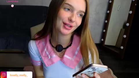 Snapshot of lovelly_molly chatting on 4, 12, 2025 Molly online show from 4, 12, 2025
