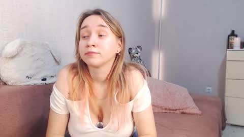 Lovely Hayley online show from 1, 12, 2025