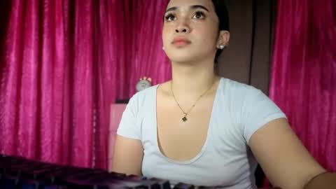 Snapshot of lovely_kurtny04 chatting on 14, 12, 2025 LOVE online show from 14, 12, 2025