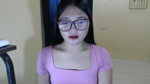 Lovely Laura online show from 4, 3, 2025