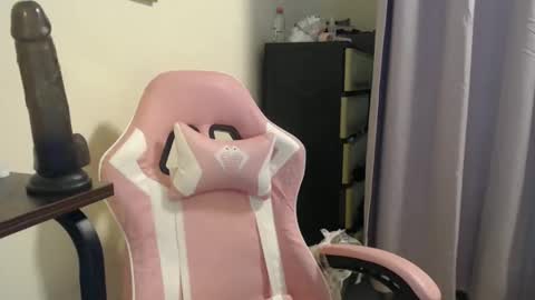 Lovely Laura online show from 12, 10, 2025