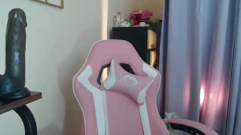 Lovely Laura online show from 18, 10, 2025